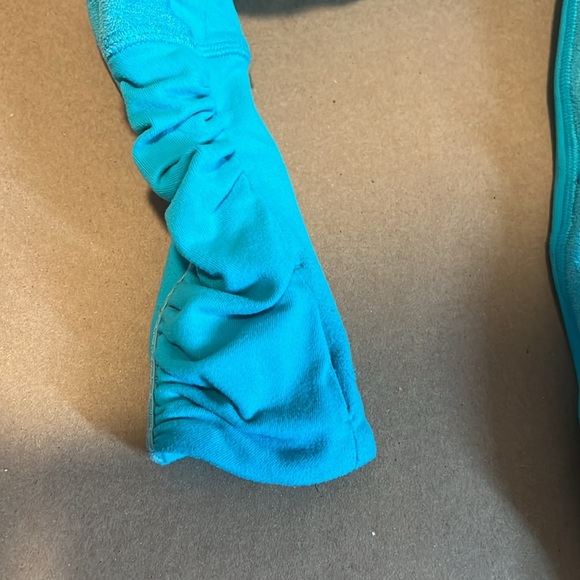 Girl’s Ivivva pull over sweatshirt size 12
Made by Lululemon - Picture 3 of 6